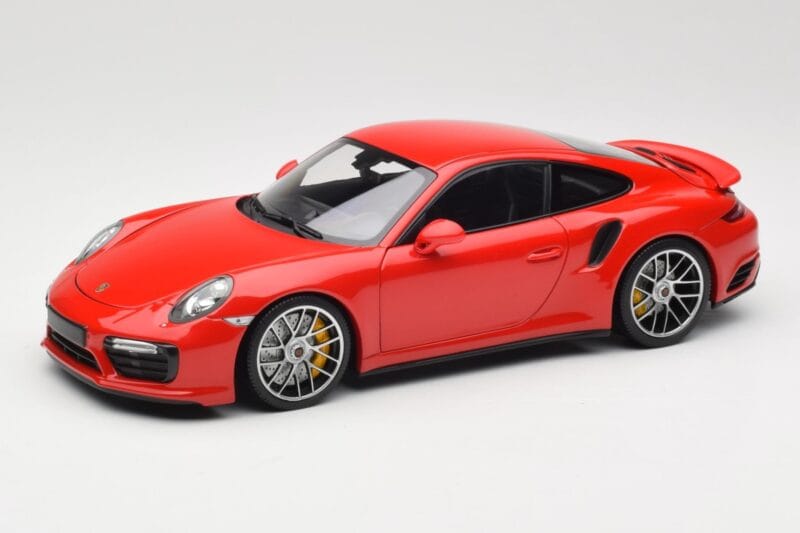 Porsche 911 991 Turbo S Guards Red Minichamps 1:18 110067122 Diecast
