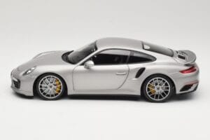 Porsche 911 991 Turbo S Silver Minichamps 1:18 113067126 Diecast — photo 4 of 8