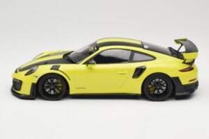 Porsche 911 GT2 RS 991.2 Weissach Package Green Black Wheels Minichamps 1:18 155068300-1 Diecast — photo 3 of 6