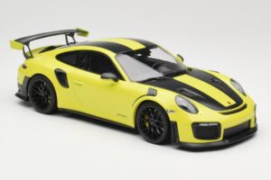 Porsche 911 GT2 RS 991.2 Weissach Package Green Black Wheels Minichamps 1:18 155068300-1 Diecast — photo 4 of 6