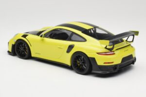 Porsche 911 GT2 RS 991.2 Weissach Package Green Black Wheels Minichamps 1:18 155068300-1 Diecast — photo 5 of 6