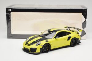 Porsche 911 GT2 RS 991.2 Weissach Package Green Black Wheels Minichamps 1:18 155068300-1 Diecast — photo 6 of 6