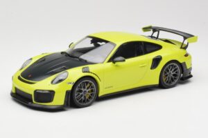 Porsche 911 991.2 GT2 RS Lime Green with Silver Wheels Minichamps 1:18 155068309 Diecast