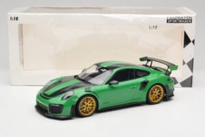 Porsche 911 991.2 GT2 RS Weissach Package British Racing Green & Golden Wheels Minichamps 1:18 153068318 Diecast — photo 6 of 6