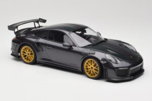 Porsche 911 991.2 GT2 RS Weissach Package Purple Metallic With Golden Magnesium Wheels Minichamps 1:18 153068322 Diecast — photo 4 of 6