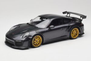 Porsche 911 991.2 GT2 RS Weissach Package Purple Metallic With Golden Magnesium Wheels Minichamps 1:18 153068322 Diecast