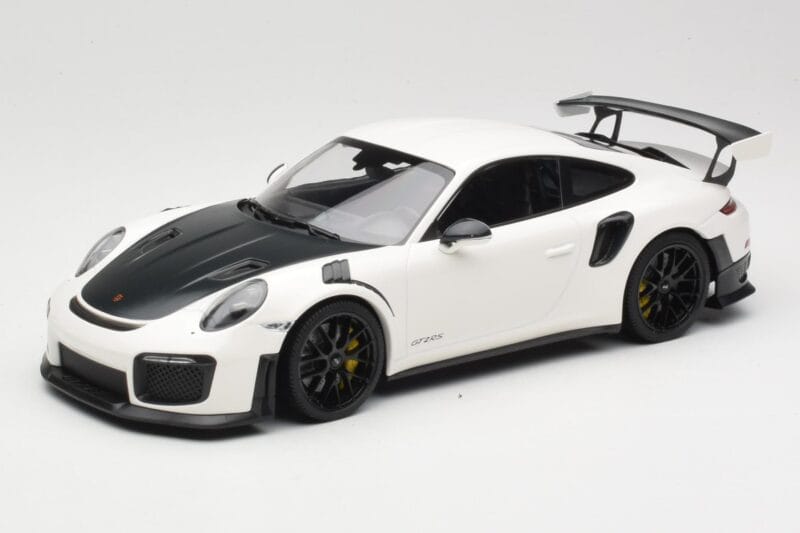 Porsche 911 991.2 GT2 RS White with Black Wheels Minichamps 1:18 155068310 Diecast