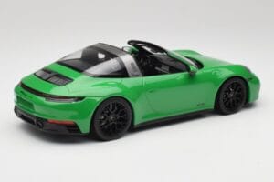 Porsche 911 991.2 Targa 4 GTS British Racing Green Minichamps 1:18 155061065 Diecast — photo 2 of 6