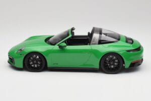 Porsche 911 991.2 Targa 4 GTS British Racing Green Minichamps 1:18 155061065 Diecast — photo 3 of 6