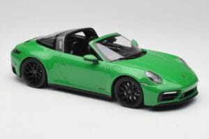 Porsche 911 991.2 Targa 4 GTS British Racing Green Minichamps 1:18 155061065 Diecast — photo 4 of 6