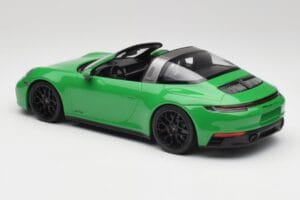 Porsche 911 991.2 Targa 4 GTS British Racing Green Minichamps 1:18 155061065 Diecast — photo 5 of 6