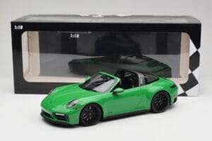 Porsche 911 991.2 Targa 4 GTS British Racing Green Minichamps 1:18 155061065 Diecast — photo 6 of 6