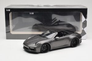Porsche 911 992 Carrera 4 GTS Cabriolet Grey Metallic Minichamps 1:18 155063031 Diecast — photo 6 of 6