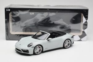 Porsche 911 992 Carrera 4 GTS Cabriolet Grey Minichamps 1:18 155063034 Diecast — photo 6 of 6