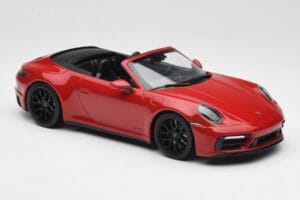 Porsche 911 992 Carrera 4 GTS Cabriolet Red Minichamps 1:18 155063032 Diecast — photo 4 of 6