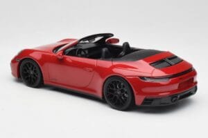 Porsche 911 992 Carrera 4 GTS Cabriolet Red Minichamps 1:18 155063032 Diecast — photo 5 of 6