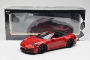 Porsche 911 992 Carrera 4 GTS Cabriolet Red Minichamps 1:18 155063032 Diecast — photo 6 of 6