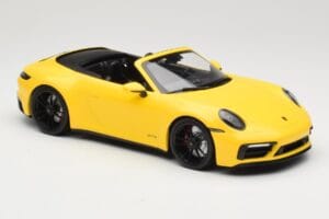 Porsche 911 992 Carrera 4 GTS Cabriolet Yellow Minichamps 1:18 155063030 Diecast — photo 4 of 6