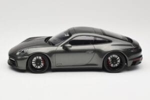 Porsche 911 992 Carrera 4 GTS Green Metallic Minichamps 1:18 155063101 Diecast — photo 3 of 6