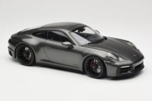 Porsche 911 992 Carrera 4 GTS Green Metallic Minichamps 1:18 155063101 Diecast — photo 4 of 6