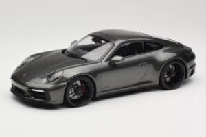 Porsche 911 992 Carrera 4 GTS Green Metallic Minichamps 1:18 155063101 Diecast