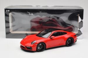 Porsche 911 992 Carrera 4 GTS Red Minichamps 1:18 155063100 Diecast — photo 6 of 6