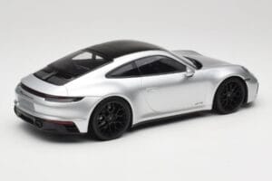 Porsche 911 992 Carrera 4 GTS Silver Minichamps 1:18 155063104 Diecast — photo 2 of 6
