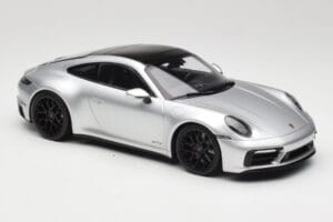 Porsche 911 992 Carrera 4 GTS Silver Minichamps 1:18 155063104 Diecast — photo 4 of 6