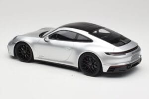 Porsche 911 992 Carrera 4 GTS Silver Minichamps 1:18 155063104 Diecast — photo 5 of 6
