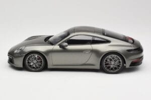 Porsche 911 992 Carrera 4S Aventurine Green Metallic Minichamps 1:18 155067328 Diecast — photo 5 of 6