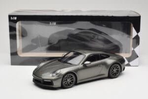 Porsche 911 992 Carrera 4S Aventurine Green Metallic Minichamps 1:18 155067328 Diecast — photo 6 of 6