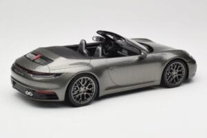 Porsche 911 992 Carrera 4S Cabriolet Mamba Green Metallic Minichamps 1:18 155067337 Diecast — photo 2 of 6