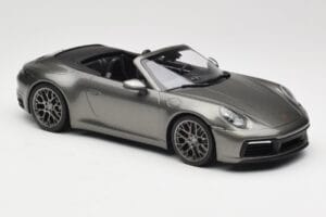 Porsche 911 992 Carrera 4S Cabriolet Mamba Green Metallic Minichamps 1:18 155067337 Diecast — photo 4 of 6