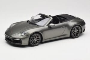Porsche 911 992 Carrera 4S Cabriolet Mamba Green Metallic Minichamps 1:18 155067337 Diecast