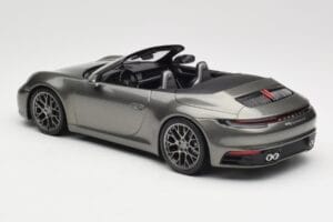 Porsche 911 992 Carrera 4S Cabriolet Mamba Green Metallic Minichamps 1:18 155067337 Diecast — photo 5 of 6