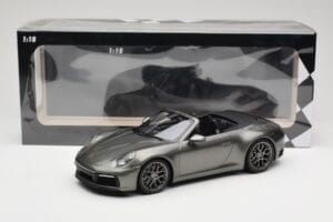 Porsche 911 992 Carrera 4S Cabriolet Mamba Green Metallic Minichamps 1:18 155067337 Diecast — photo 6 of 6