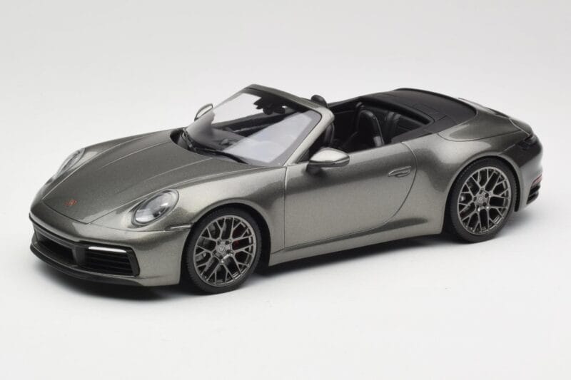 Porsche 911 992 Carrera 4S Cabriolet Mamba Green Metallic Minichamps 1:18 155067337 Diecast
