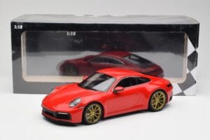 Porsche 911 992 Carrera 4S Guards Red & Gold Wheels Minichamps 1:18 153067328 Diecast — photo 6 of 6