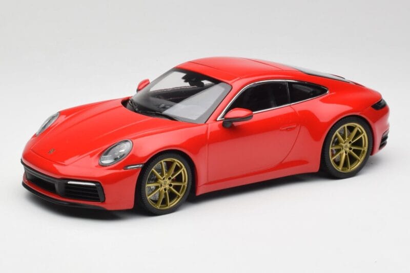 Porsche 911 992 Carrera 4S Guards Red & Gold Wheels Minichamps 1:18 153067328 Diecast