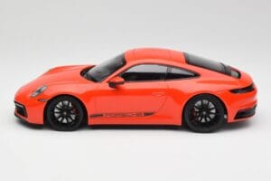 Porsche 911 992 Carrera 4S Lava Orange Minichamps 1:18 155067327 Diecast — photo 3 of 6