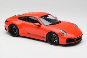 Porsche 911 992 Carrera 4S Lava Orange Minichamps 1:18 155067327 Diecast — photo 4 of 6