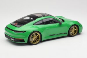 Porsche 911 992 Carrera 4S Python Green Minichamps 1:18 155067325 Diecast — photo 2 of 6