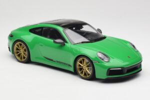 Porsche 911 992 Carrera 4S Python Green Minichamps 1:18 155067325 Diecast — photo 4 of 6