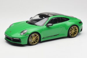 Porsche 911 992 Carrera 4S Python Green Minichamps 1:18 155067325 Diecast