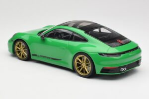 Porsche 911 992 Carrera 4S Python Green Minichamps 1:18 155067325 Diecast — photo 5 of 6