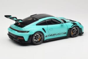 Porsche 911 992 GT3 RS Python Green & Dark Silver Wheels Minichamps 1:18 110062026 Diecast — photo 3 of 8