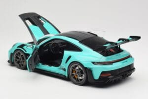 Porsche 911 992 GT3 RS Python Green & Dark Silver Wheels Minichamps 1:18 110062026 Diecast — photo 5 of 8