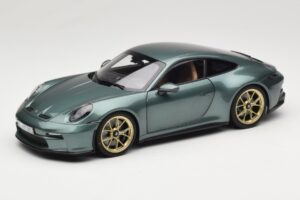 Porsche 911 992 GT3 Touring Package Malachite Green Metallic Norev 1:18 187382 Diecast