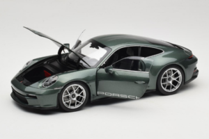 Porsche 911 992 S/T Malachite Green Metallic Norev 1:18 187472 Diecast — photo 2 of 8