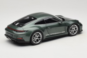 Porsche 911 992 S/T Malachite Green Metallic Norev 1:18 187472 Diecast — photo 3 of 8